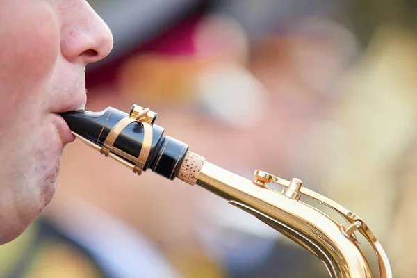 Militärmusiker Spielt Orchester Auf Dem Saxofon — Stockfoto