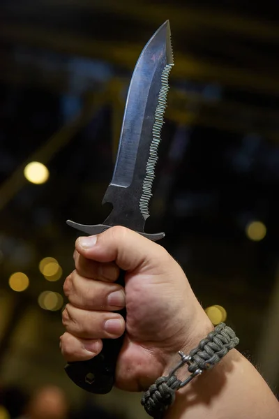 Messer Multitool Verwandelt Sich Zangen Den Händen Eines — Stockfoto
