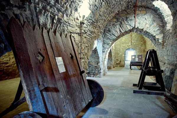 The castle museum has medieval exhibits — Stock Photo, Image