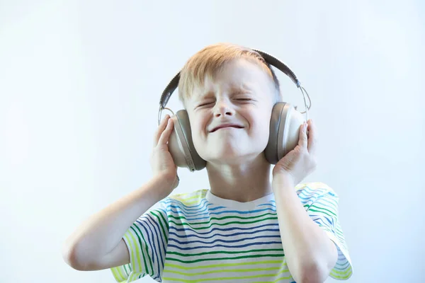 Funny Boy Headphones Listens Music — Φωτογραφία Αρχείου