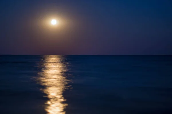 Moon Night Blue Sky Sea Horizon Waves Reflection Light Horizontal — Stock Photo, Image