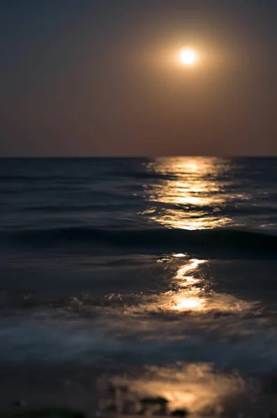 Mond Der Nacht Mondschein Auf Meereswellen Stockfoto