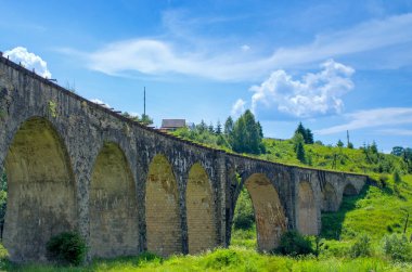 Demiryolu viyadük eski köprü. Vorokhta Ukrayna Karpatlar