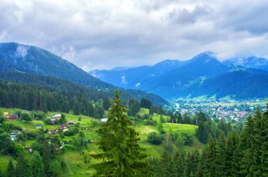 En baştan Verkhovyna köyü için Karpat Dağları Ukrayna görüntüleyin.