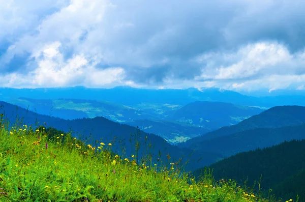 Krajiny Výšky Horských Svazích Modré Dálky Louka Ukrajina Karpatech — Stock fotografie