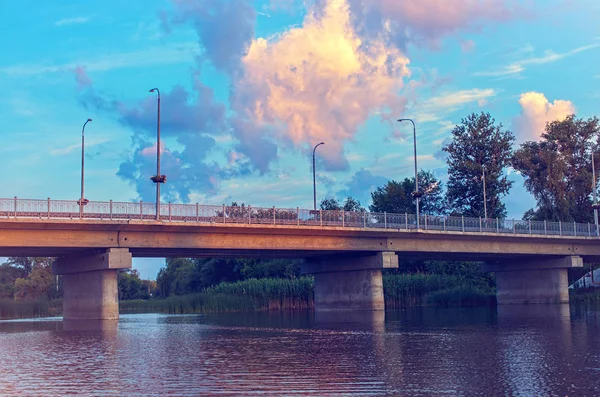 Urban Bridge River Retro Filter — Stock Photo, Image