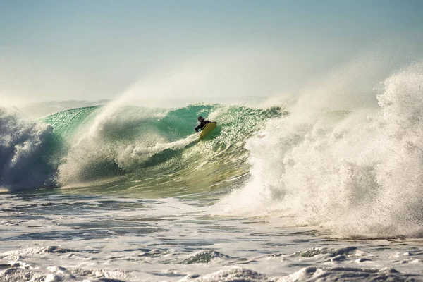 Man Surfing Big Wave Breaks Lot Energy Power Sunlight Reflects — Stock Photo, Image