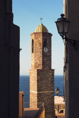 Castelsardo kilisesinin çan kulesi