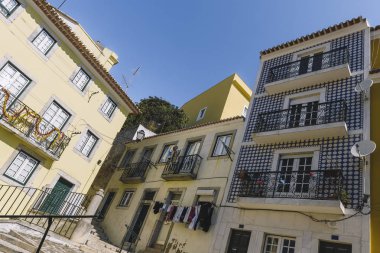 Lizbon'da fayans ile tipik cephe