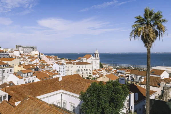 View from Portas do Sol of the old district Alfama — Stock Photo, Image