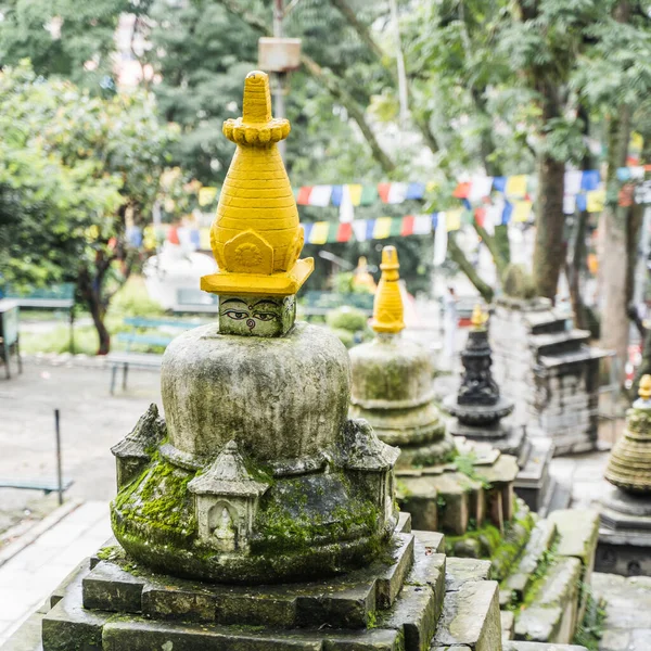 Swayambhunath Tapınağı 'nda, üzerinde geleneksel 