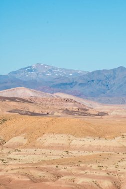 Fas 'ta kurak bir manzaranın manzarası