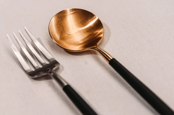 Elegante Tenedor Plata Cuchara Dorada Restaurante — Foto de Stock