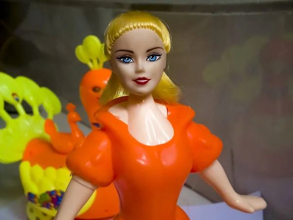 Uma Linda Barbie Com Rosto Branco Cabelo Dourado — Fotografia de Stock