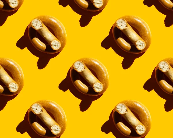 Bagel Muster Auf Gelbem Hintergrund Hochwertiges Foto — Stockfoto