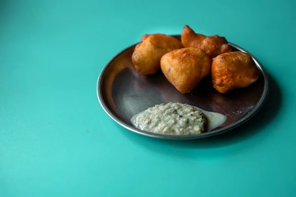 Indische Köstliche Frittierte Mysore Bonda Mit Chutney Für Einen Gesunden — Stockfoto