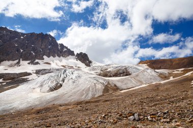 Elbrus 'un heyecan verici manzarası