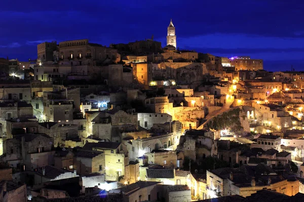 Antik şehir Matera (Sassi di Matera) gece - Basilicata, Güney İtalya, Avrupa kültür başkenti 2019 