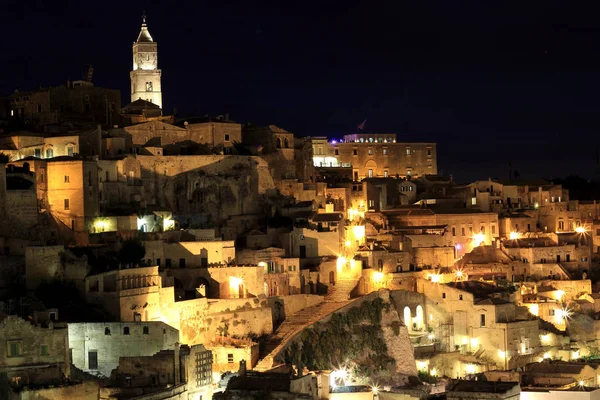 Antik şehir Matera (Sassi di Matera) gece - Basilicata, Güney İtalya, Avrupa kültür başkenti 2019 
