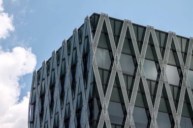 modern beton cephe binası