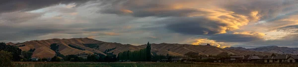 Панорамний Захід Сонця Над Пагорбами — стокове фото