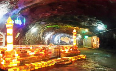 Khewra tuz madeni içindeki güzel cami, Mayo tuz madeni (dünyanın ikinci büyük tuz madeni), Pakistan tuz kristallerinden inşa edilen cami.