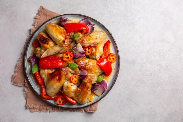 Alitas Pollo Horno Marinadas Mermelada Naranja Con Pimientos Pimientos Picantes — Foto de Stock