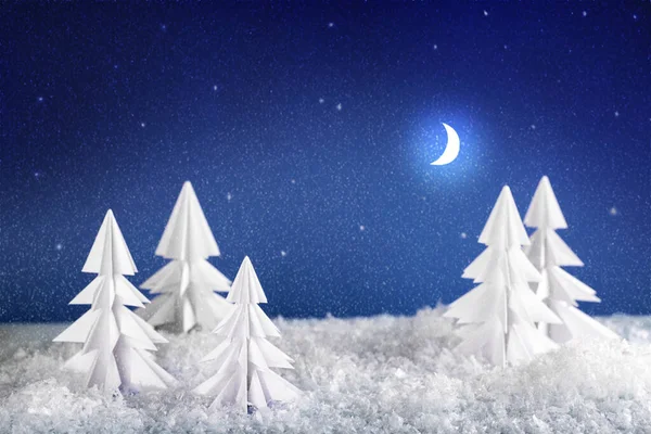 Зимняя Ночь Зимний Пейзаж Рождественскими Елками Оригами Искусственными Снежинками Горизонтальный — стоковое фото