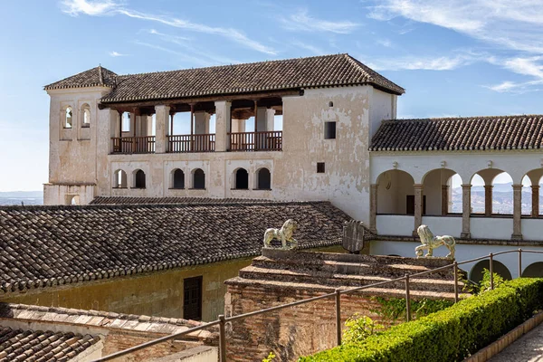 19 Ağustos 2025, Generalife Palace, El-Endülüs 'teki Granada Emirliği' nin Nasrid yöneticilerine ait bir yazlık saray ve ülke mülküydü. Granada, İspanya 'daki Alhambra Sarayı.