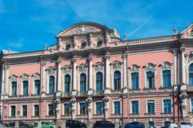 Saint Petersburg, Rusya Federasyonu - 24 Mayıs, 2018: güzel nehirler ve kanallar Sankt Petersburg, Rusya bentleri boyunca bina