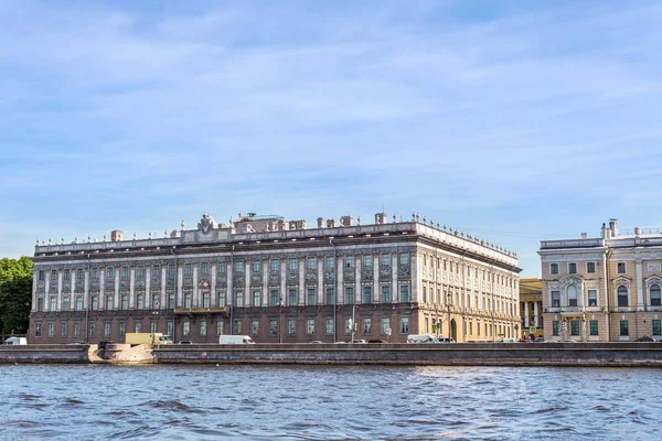 Nábřeží Řeky Něvy Petrohradu Rusku Během Pěkný Slunečný Letní Den — Stock fotografie