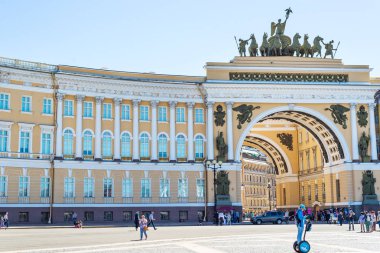 Saint Petersburg, Rusya Federasyonu - 24 Mayıs, 2018: Saray Meydanı Devlet Hermitage Müzesi ve Kış Sarayı, Saint Perersburg, Rusya