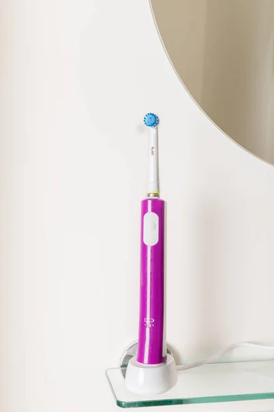 Electric Rechargeable Toothbrushes Bathroom Shelf Light Background — Stock Photo, Image