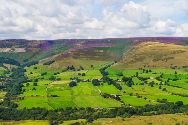 Castleton ve Peak District Milli Parkı, İngiltere, İngiltere'de Edale yakınlarındaki Mam Tor tepe