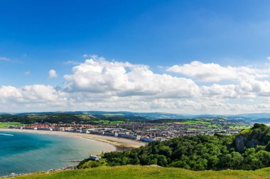 Kuzey Galler 'deki Llandudno Deniz Cephesi' nde Güzel Yaz Günü
