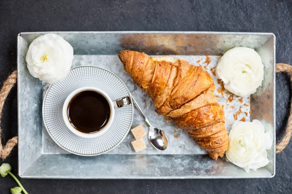 Light Breakfast Fresh Croissant Cup Coffee Grey Tray Ranunculus Flowers — Stock Photo, Image
