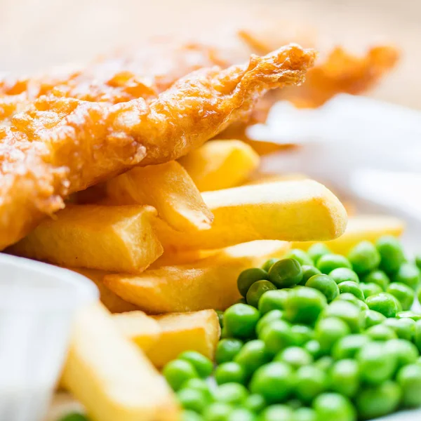 Traditional English Food Fish Chips Green Peas Served Pub Restaurant — Stock Photo, Image