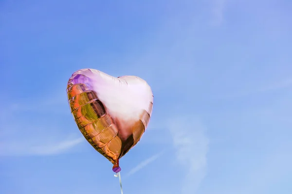 Globo Forma Corazón Fondo Del Cielo — Foto de Stock