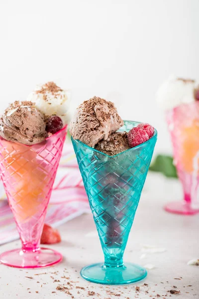 Plastic Ice Cream Sundae Cones Chocolate Vanilla Ice Cream Scoops — Stock Photo, Image