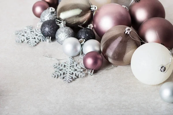 Vánoční Koule Jako Příprava Zdobení Vánoční Strom Pastelové Barvy Šedé — Stock fotografie