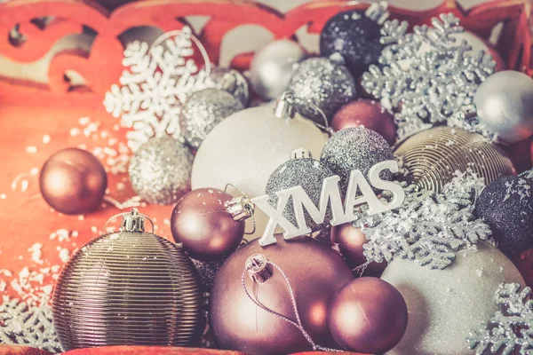 Bolas Natal Caixa Madeira Vermelha Como Preparação Para Decorar Árvore — Fotografia de Stock