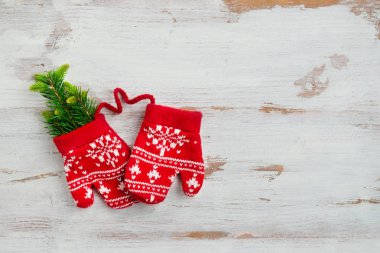 Christmas kırmızı kar tanesi motifleri ile eldiven örme