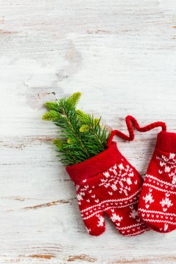 Christmas kırmızı kar tanesi motifleri ile eldiven örme