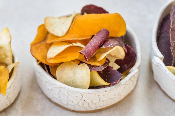 Tazón de bocadillo saludable de patatas fritas vegetales — Foto de Stock