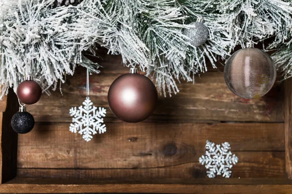 Noel çerçevelemek--dan karlı Xmas ağacı dalları — Stok fotoğraf