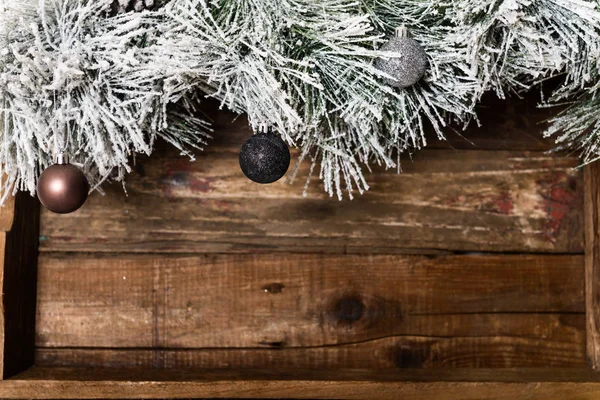 Noel çerçevelemek--dan karlı Xmas ağacı dalları — Stok fotoğraf