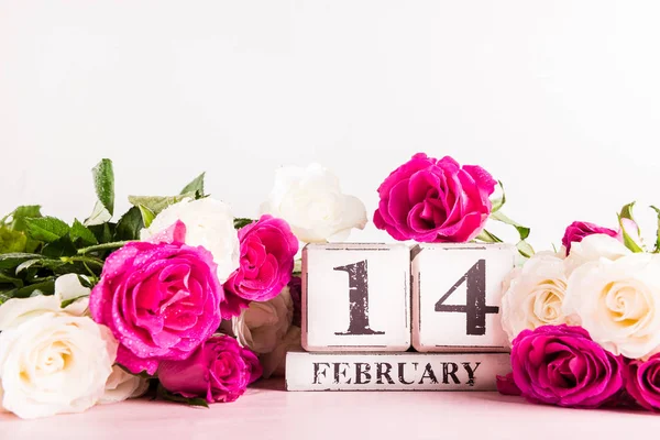Bunch of White and Pink Roses for St Valentines Day — Stock Photo, Image