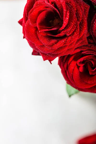 Mükemmel bir buket kırmızı gül, aşk ve romantizm kavramı