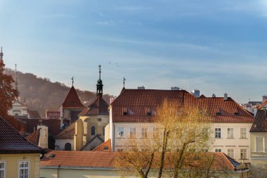 Oldukça Prag sokaklarında balkon görüntülemek