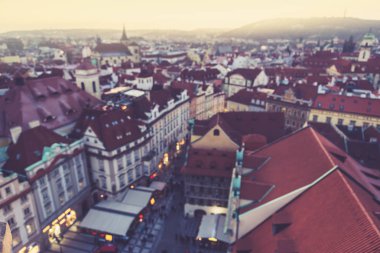 Prag panorama kırmızı çatılar ve staromestska radnice, eski Belediye Binası, Çek Cumhuriyeti tarihi mimari ile görüntüleyin